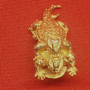 Vintage Lapel Pin Bearded Dragons Lizards Gator Horne Toad Gold Tone Textured